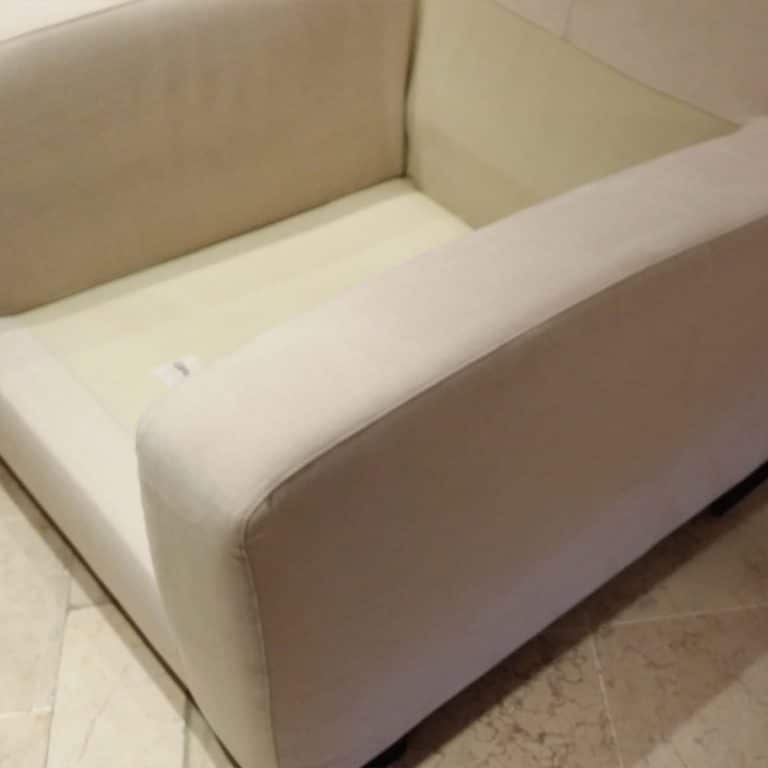 Sofá depois da limpeza - limpo e renovado